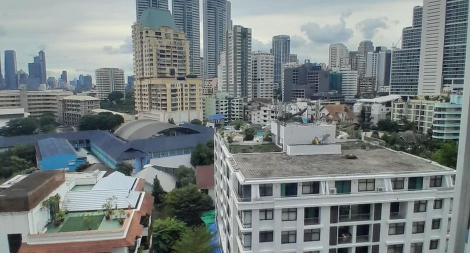 For rent 3 bedrooms condo in Khlong Toei, Bangkok