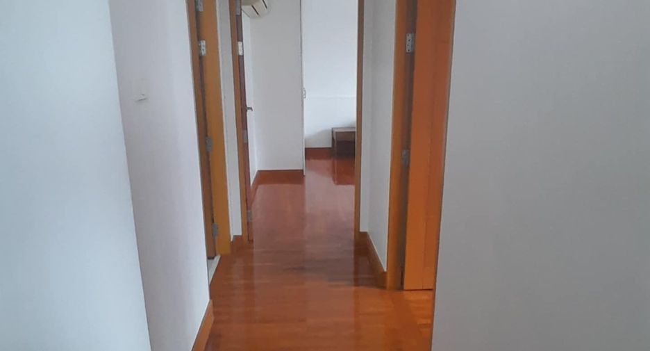 For rent 3 bedrooms condo in Khlong Toei, Bangkok