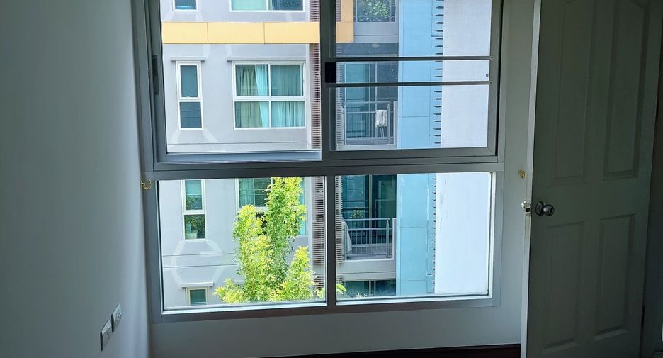 For sale 2 bedrooms condo in Phra Khanong, Bangkok