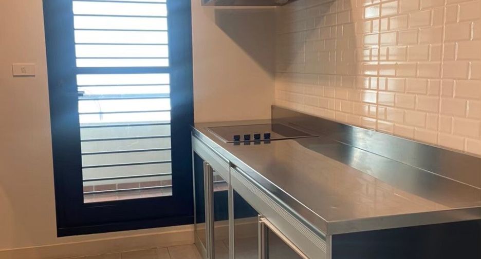 For rent 3 bedrooms condo in Watthana, Bangkok