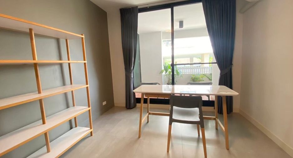 For rent 3 bedrooms condo in Watthana, Bangkok