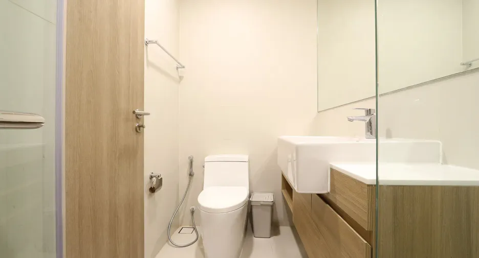 For sale 1 bed condo in Khlong Toei, Bangkok