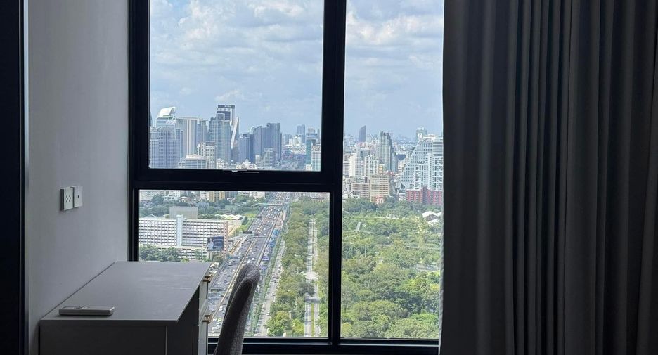 For rent 3 bedrooms condo in Khlong Toei, Bangkok