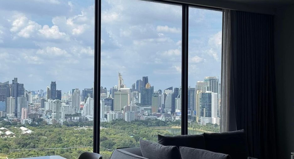 For rent 3 bedrooms condo in Khlong Toei, Bangkok