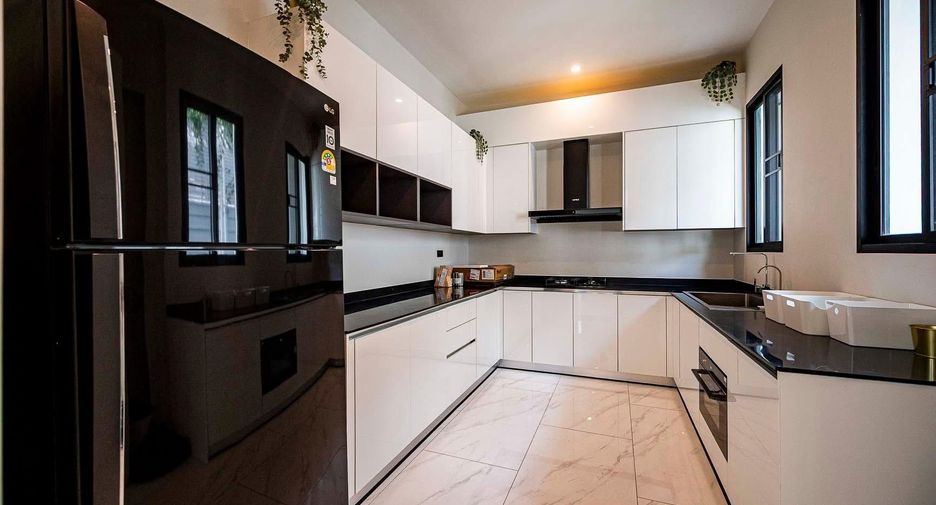 For rent 6 bedrooms house in Saphan Sung, Bangkok