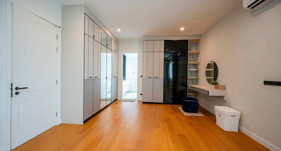 For rent 6 bedrooms house in Saphan Sung, Bangkok