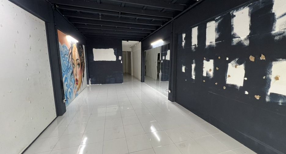 For rent 1 bed retail Space in Watthana, Bangkok