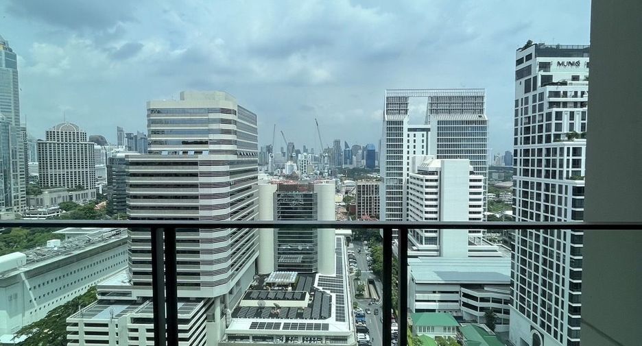 À louer 2 chambres condo à Pathum Wan, Bangkok