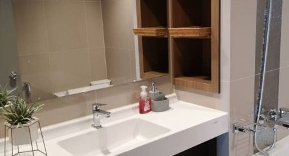 For sale and for rent 1 bed condo in Phra Khanong, Bangkok