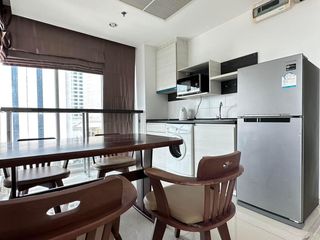 À louer 2 chambres condo à Huai Khwang, Bangkok