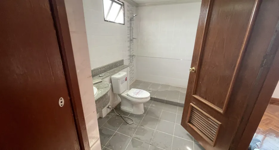 Apartamento en alquiler de 3 habitaciones en Watthana, Bangkok