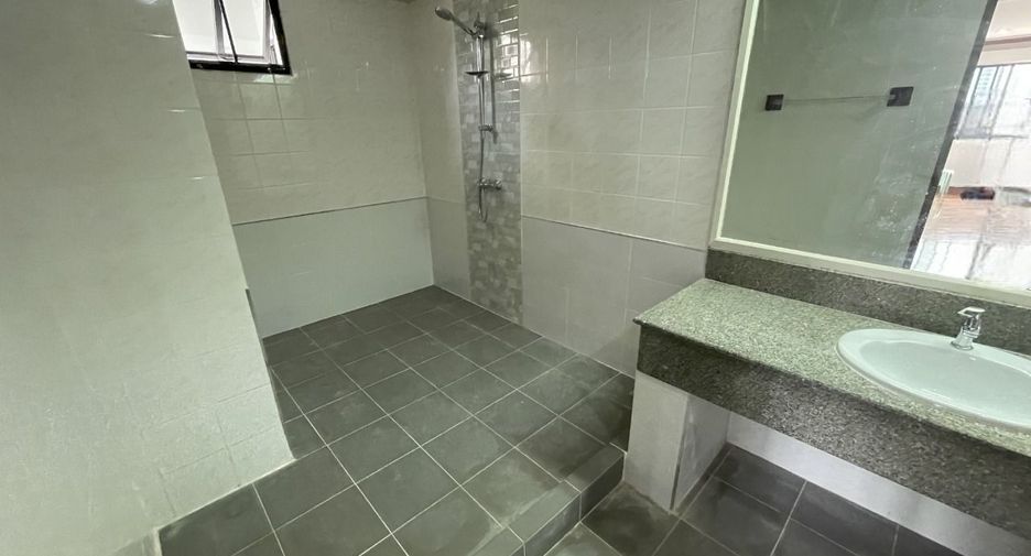 Apartamento en alquiler de 3 habitaciones en Watthana, Bangkok