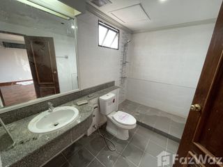 For rent 3 bedrooms apartment in Watthana, Bangkok