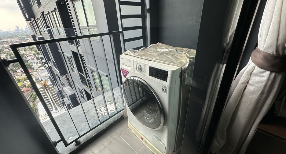 For rent studio condo in Phra Khanong, Bangkok
