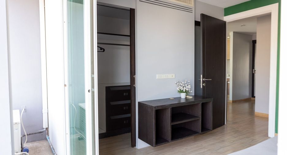 For rent 2 bedrooms apartment in Watthana, Bangkok