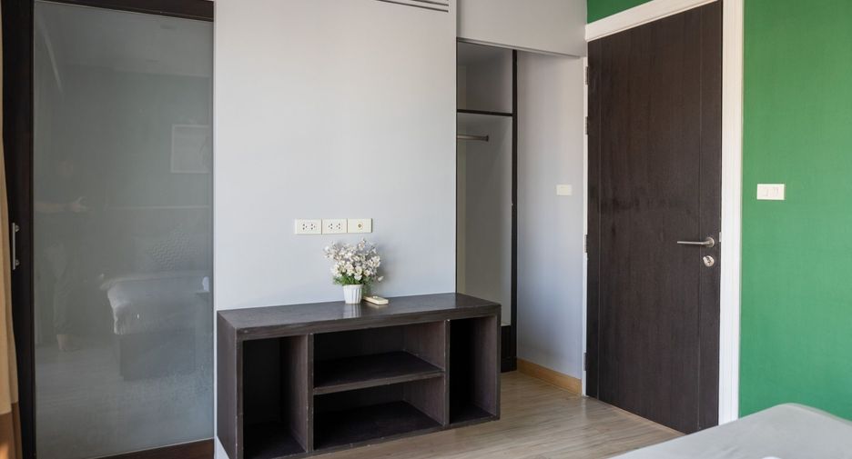 For rent 2 bedrooms apartment in Watthana, Bangkok