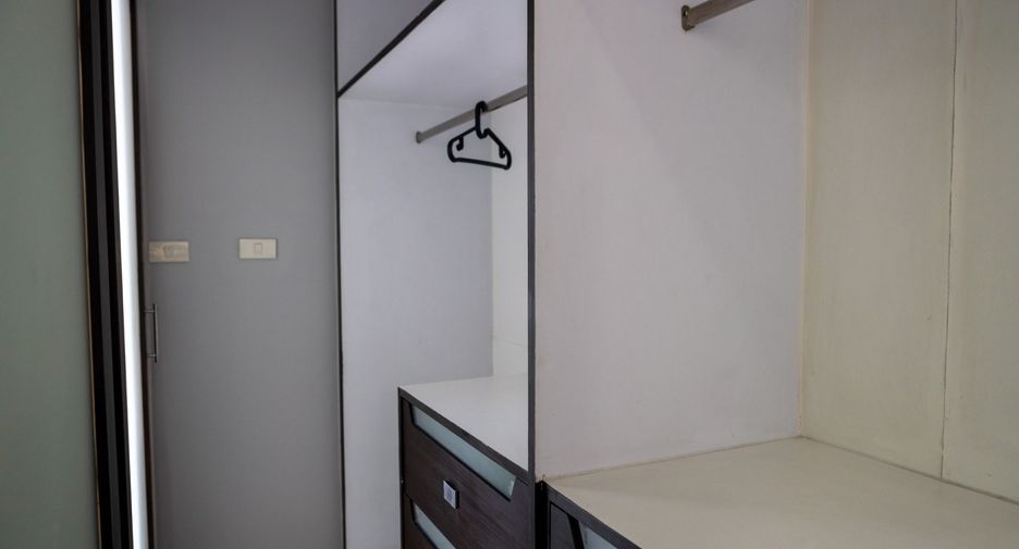 For rent 2 bedrooms apartment in Watthana, Bangkok