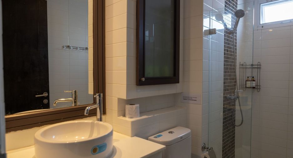 For rent 2 bedrooms apartment in Watthana, Bangkok