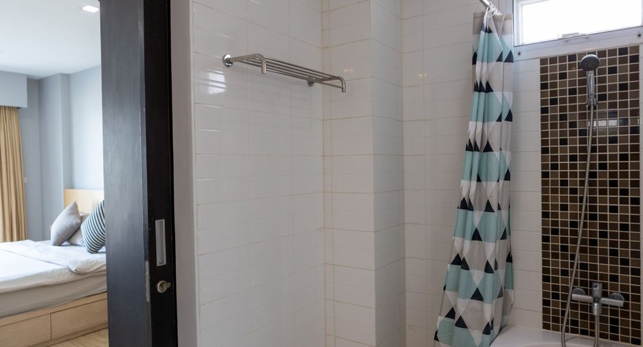 For rent 2 bedrooms apartment in Watthana, Bangkok