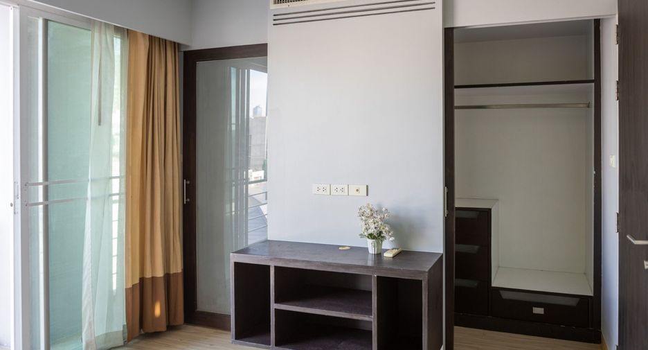 For rent 2 bedrooms apartment in Watthana, Bangkok