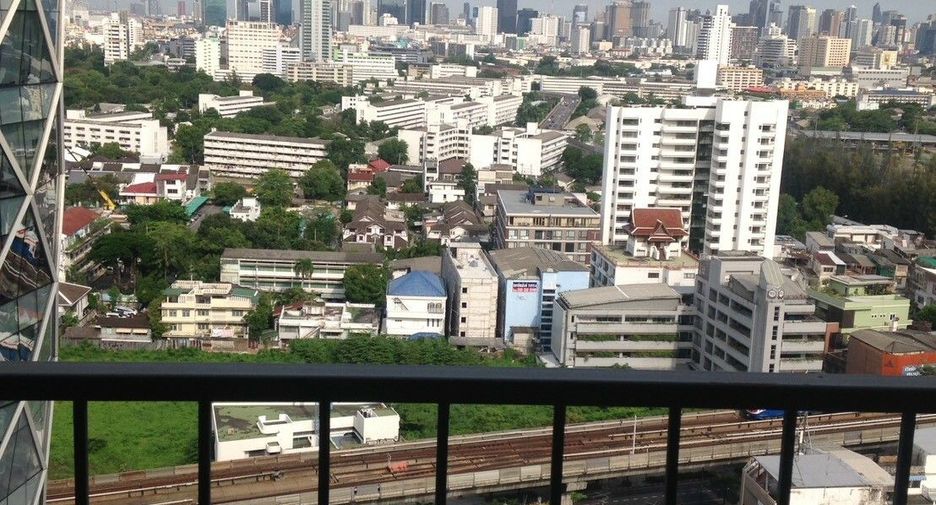 For sale 2 bedrooms condo in Phaya Thai, Bangkok