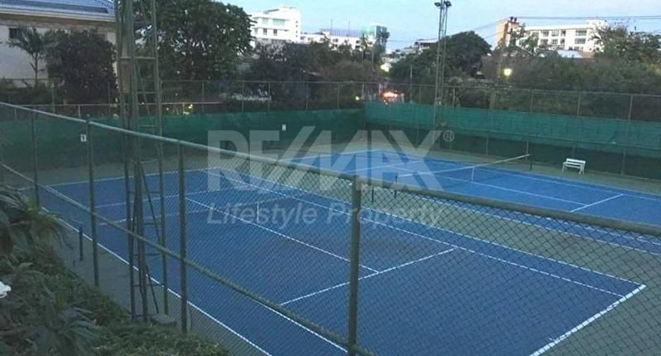 For rent 3 bedrooms condo in Watthana, Bangkok