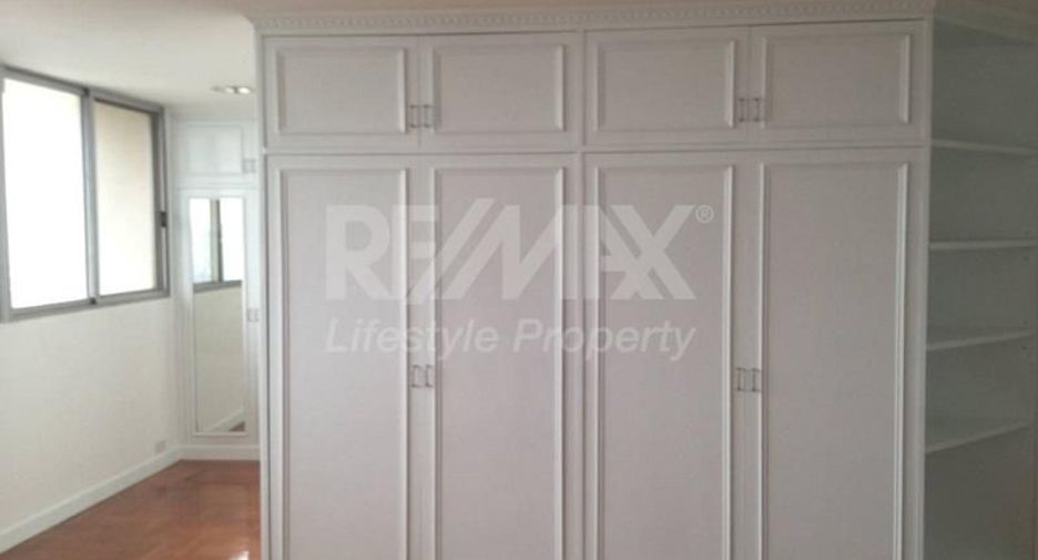 For rent 3 bedrooms condo in Watthana, Bangkok