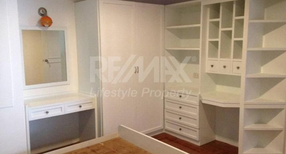 For rent 3 bedrooms condo in Watthana, Bangkok