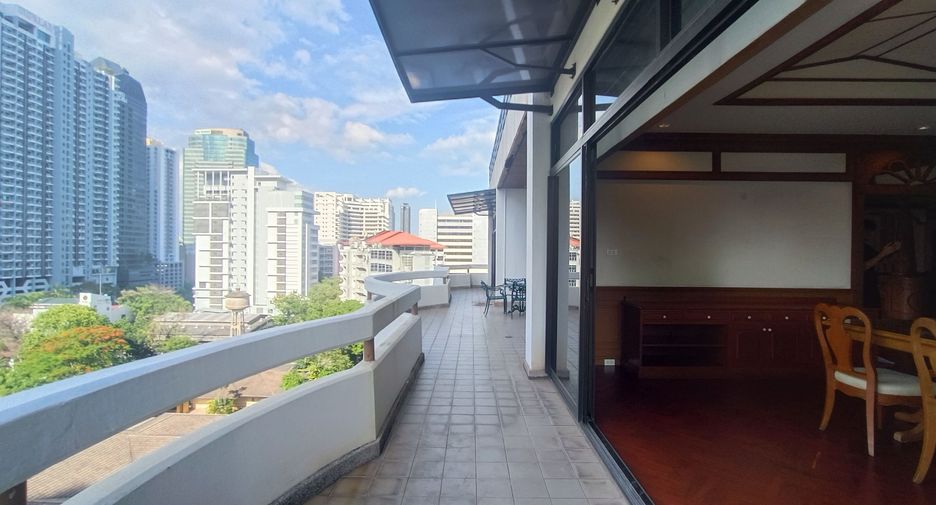 For rent 3 bedrooms apartment in Watthana, Bangkok