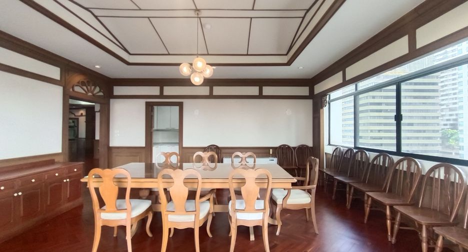 For rent 3 bedrooms apartment in Watthana, Bangkok