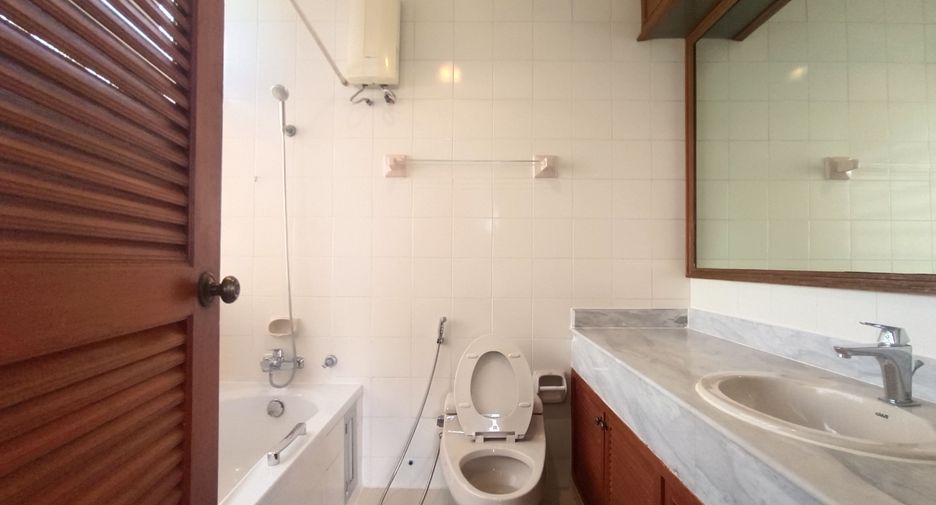 For rent 3 bedrooms apartment in Watthana, Bangkok