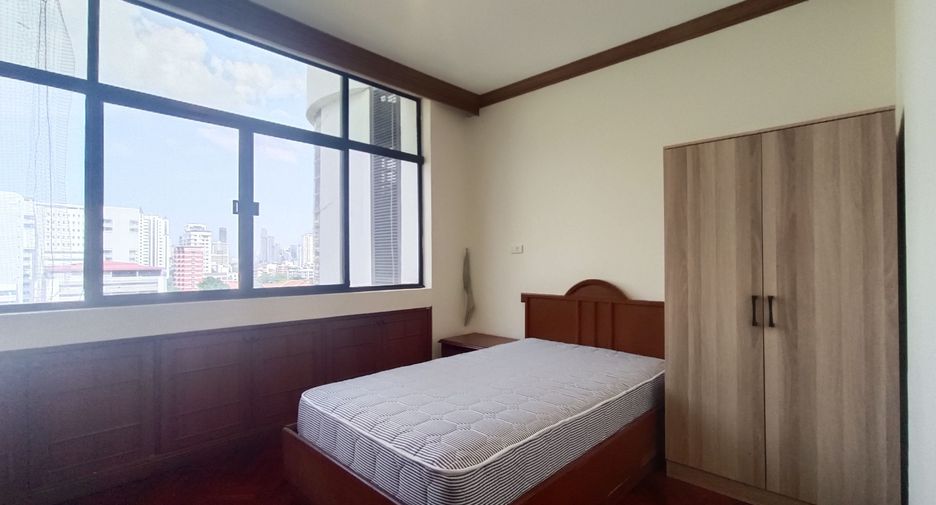 For rent 3 bedrooms apartment in Watthana, Bangkok