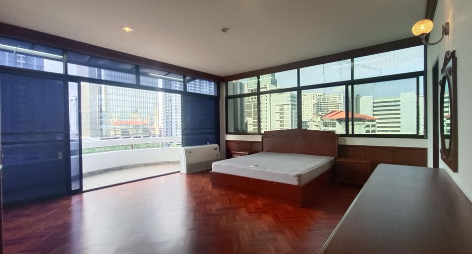 For rent 3 bedrooms apartment in Watthana, Bangkok