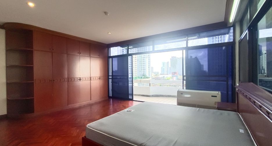 For rent 3 bedrooms apartment in Watthana, Bangkok