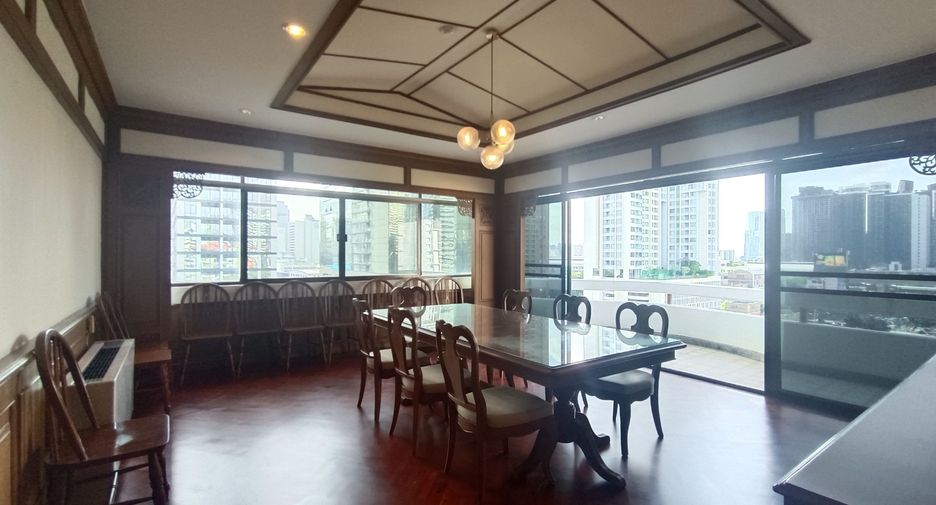 For rent 3 bedrooms apartment in Watthana, Bangkok