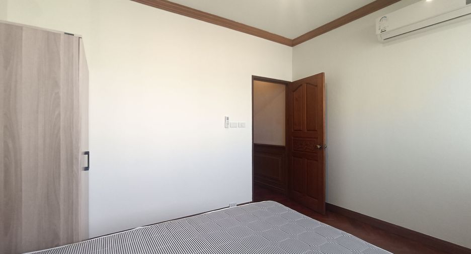 For rent 3 bedrooms apartment in Watthana, Bangkok