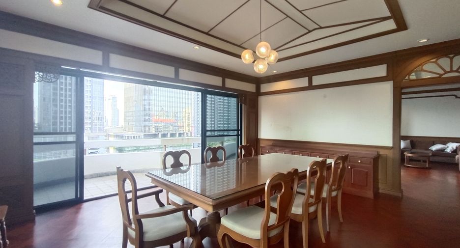 For rent 3 bedrooms apartment in Watthana, Bangkok
