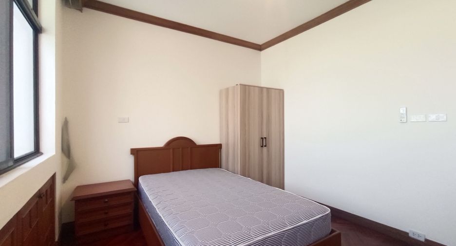 For rent 3 bedrooms apartment in Watthana, Bangkok
