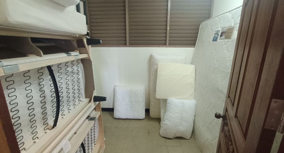 For rent 3 bedrooms apartment in Watthana, Bangkok