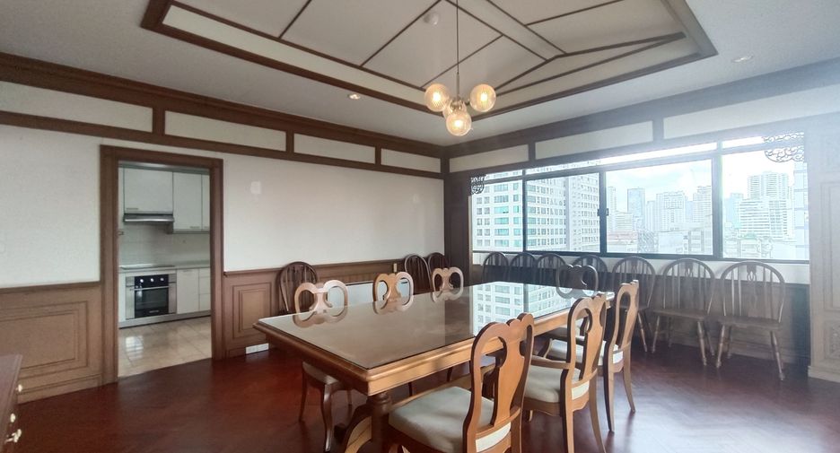 For rent 3 bedrooms apartment in Watthana, Bangkok
