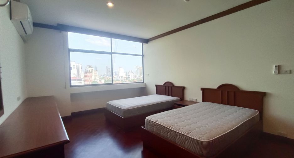 For rent 3 bedrooms apartment in Watthana, Bangkok