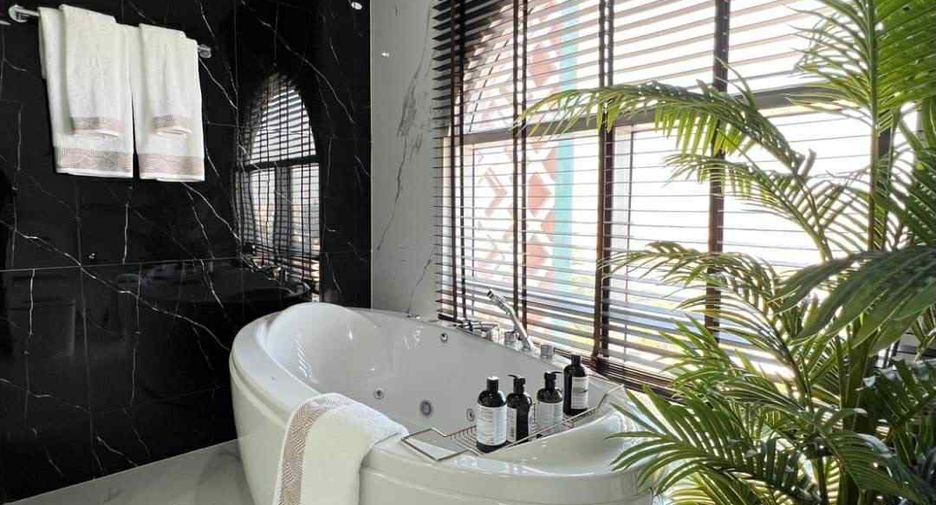 For sale 4 bedrooms condo in Bang Lamung, Chonburi