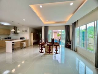 Casa adosada en venta de 3 habitaciones en Bang Lamung, Chonburi