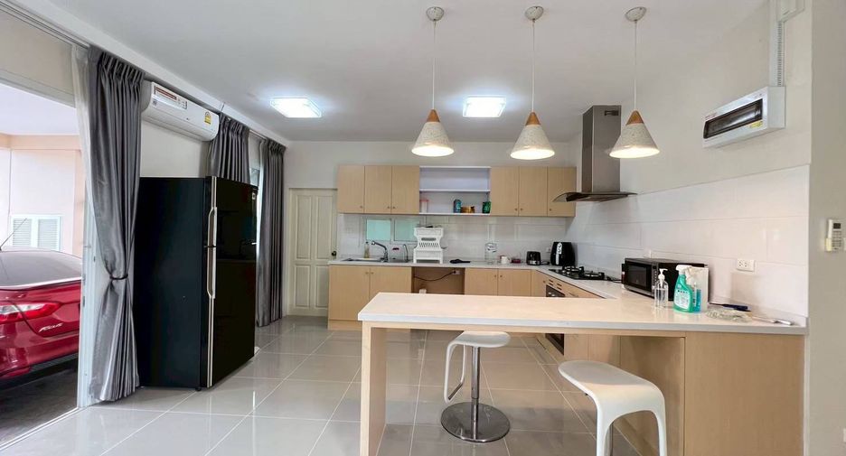 Casa adosada en venta de 3 habitaciones en Bang Lamung, Chonburi