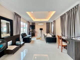 Casa adosada en venta de 3 habitaciones en Bang Lamung, Chonburi
