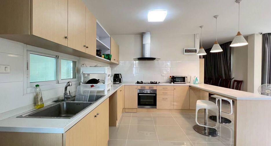 Casa adosada en venta de 3 habitaciones en Bang Lamung, Chonburi