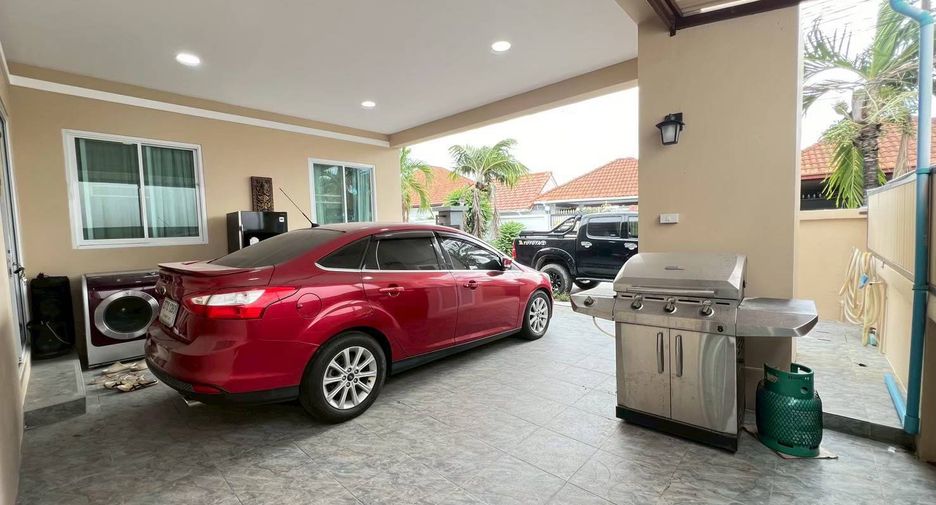 Casa adosada en venta de 3 habitaciones en Bang Lamung, Chonburi
