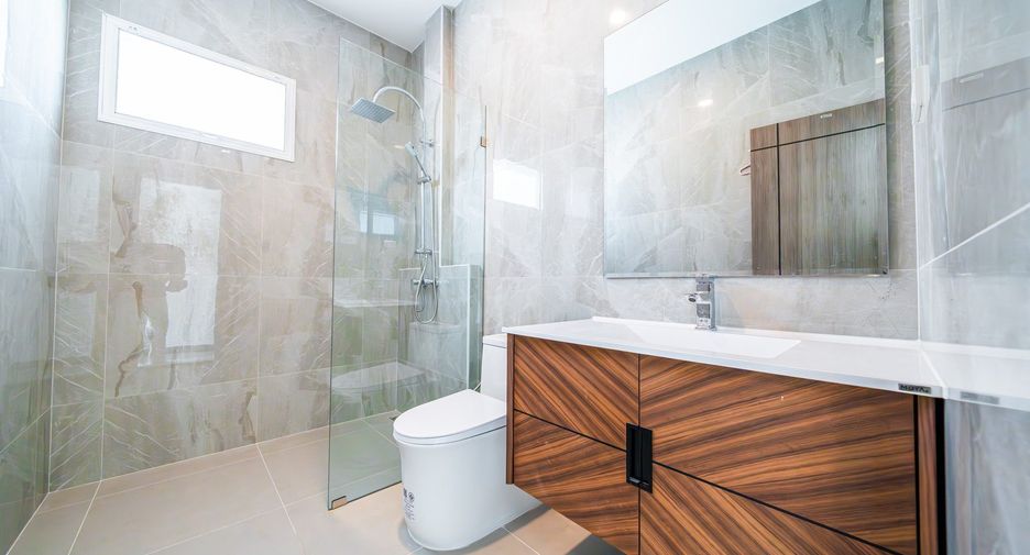 For sale 5 bedrooms house in Bang Lamung, Chonburi