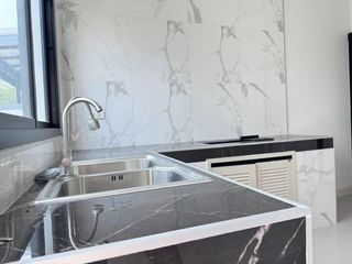 Casa adosada en venta de 2 habitaciones en Bang Lamung, Chonburi