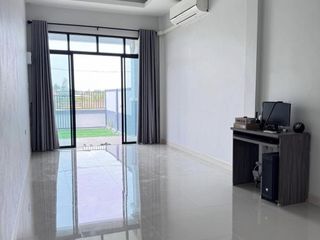 Casa adosada en venta de 2 habitaciones en Bang Lamung, Chonburi
